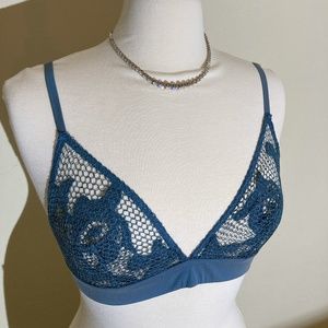 La Perla Crocheted Blue Bra 36B-missing size tag Excellent preowned
